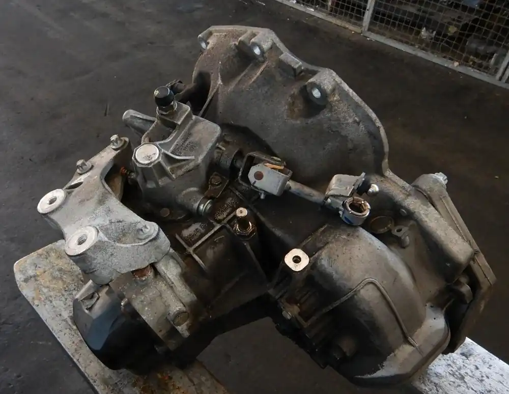 Neu Getriebe und Differential gebraucht OPEL CORSA E Baujahr 2015