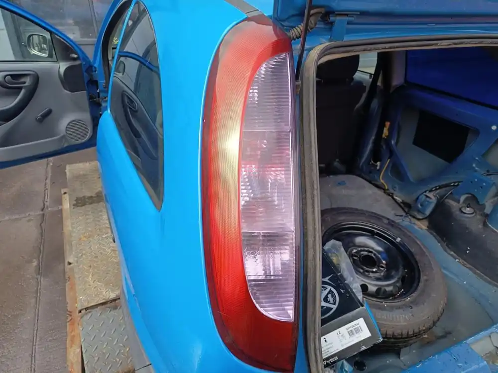 Sonstiges gebraucht OPEL CORSA C (AB 00) Baujahr 2001 Wochenendangebot